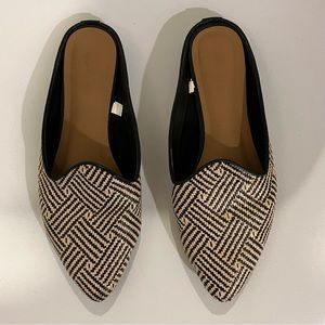 Woven Mule Flats size 8 Universal Thread